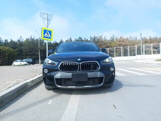 2018 BMW X2 sDrive18i I (F39), чёрный, 1900000 рублей, вид 3