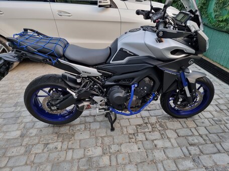 2017 Yamaha MT-09 Tracer (FJ-09), серебристый, 920000 рублей, вид 3