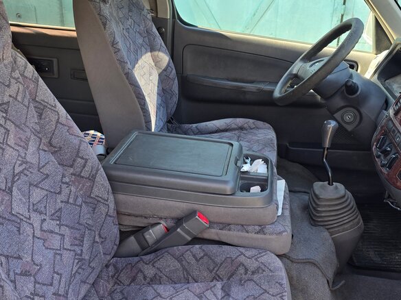 2001 Nissan Urvan, серый, 1500000 рублей - вид 6