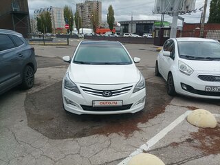2015 Hyundai Solaris I Рестайлинг, белый, 700000 рублей, вид 2