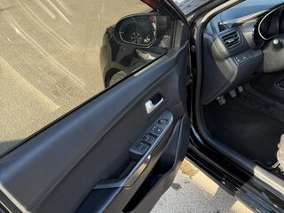 2013 Kia Rio 5-speed III, чёрный, 970000 рублей, вид 5