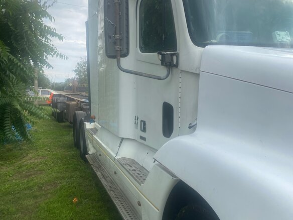 2003 Freightliner FLC, белый, 1200000 рублей - вид 3
