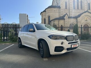 2015 BMW X5 M50d III (F15), белый, 4500000 рублей, вид 1