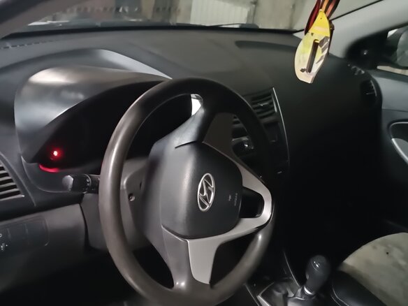 2013 Hyundai Solaris I, белый, 630000 рублей - вид 6
