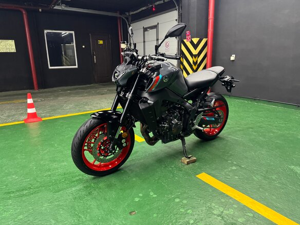 2021 Yamaha MT-09 (FZ-09), серый, 1150000 рублей - вид 4