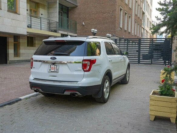 2018 Ford Explorer V Рестайлинг 2, белый, 2001000 рублей - вид 13