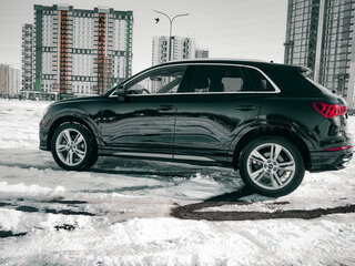 2020 Audi Q3 45 TFSI II (F3), чёрный, 2786134 рублей, вид 4