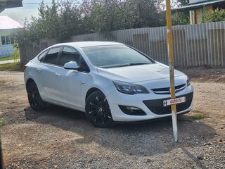 2013 Opel Astra J Рестайлинг, белый, 900000 рублей, вид 4