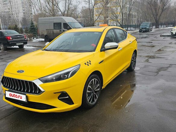 2023 JAC J7 I, жёлтый - вид 1