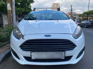 2015 Ford Fiesta Mk6 Рестайлинг, белый, 830000 рублей, вид 1