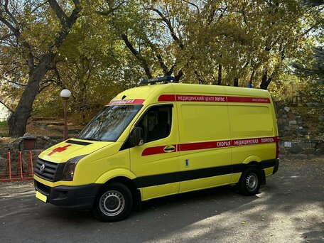 2013 Volkswagen Crafter, жёлтый, 3500000 рублей, вид 2