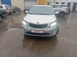 2014 Kia Rio 6-speed III, серебристый, 725000 рублей, вид 3