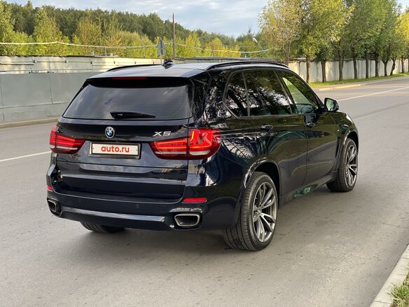 2014 BMW X5 50i III (F15), синий - вид 3