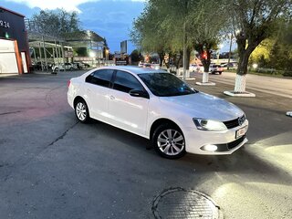 2013 Volkswagen Jetta VI, белый, 900000 рублей, вид 1