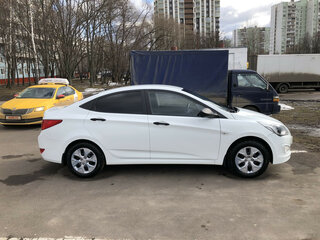 2015 Hyundai Solaris I Рестайлинг, белый, 870000 рублей, вид 4
