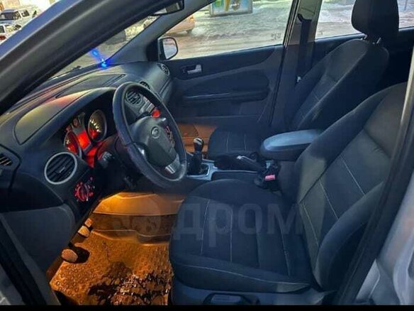 2009 Ford Focus II Рестайлинг, серебристый, 670000 рублей - вид 6