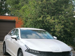 2022 Kia K5 III, белый, 3100000 рублей, вид 1