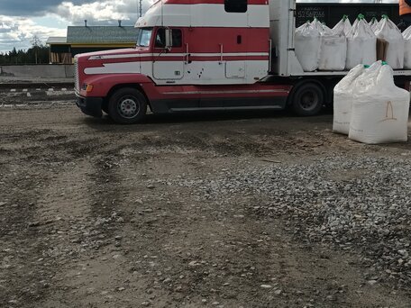 2002 Freightliner FLD, красный, 2000000 рублей, вид 2