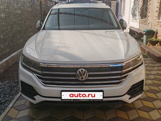 2018 Volkswagen Touareg III, белый, 3820000 рублей, вид 2