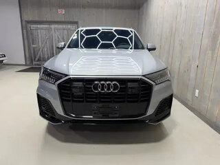 2024 Audi Q7 55 TFSI II (4M) Рестайлинг, серебристый, 8490000 рублей, вид 3