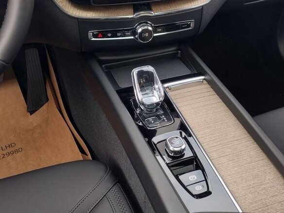 2026 Volvo XC60 II Рестайлинг 2, серебристый, 6992374 рублей - вид 12