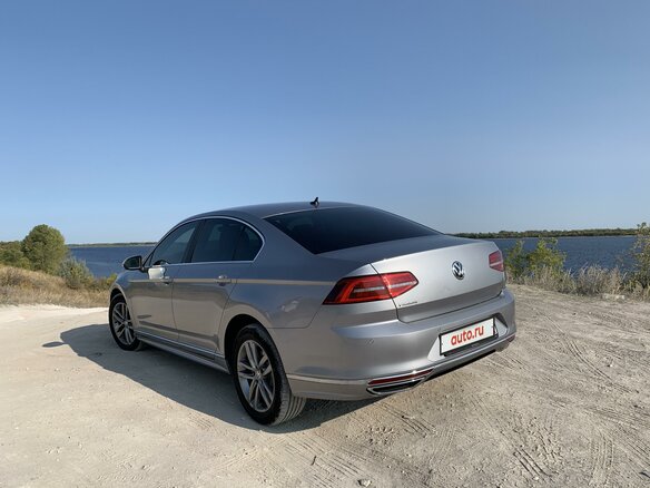 2018 Volkswagen Passat B8, серебристый - вид 2
