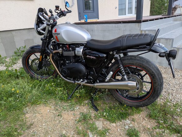 2016 Triumph Street Twin, серый, 700000 рублей - вид 2
