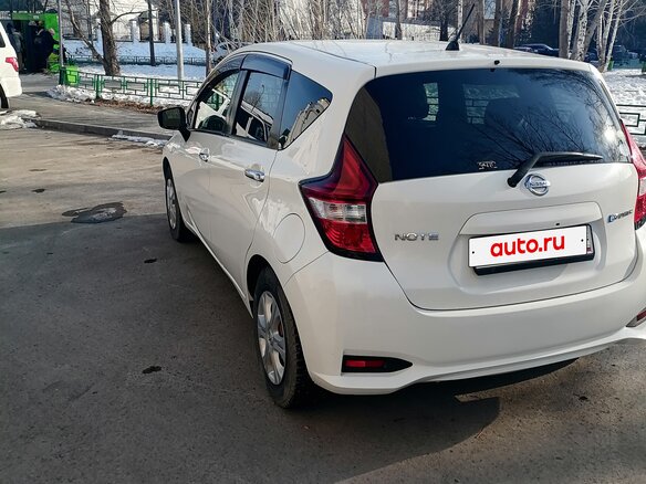 2017 Nissan Note e-Power II Рестайлинг, белый, 1050000 рублей - вид 3