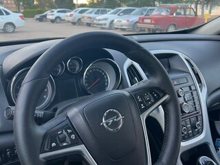 2012 Opel Astra GTC J Рестайлинг, белый, 700000 рублей, вид 4