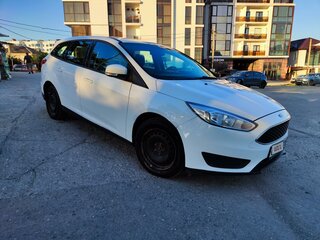 2017 Ford Focus III Рестайлинг, белый, 730000 рублей, вид 4