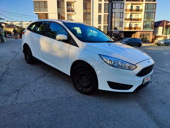 2017 Ford Focus III Рестайлинг, белый, 730000 рублей - вид 3