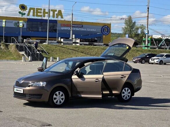 2018 Skoda Rapid I Рестайлинг, коричневый, 1380000 рублей - вид 1