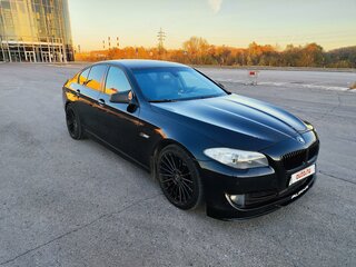 2012 BMW 5 серии 528i VI (F10/F11/F07), чёрный, 1630000 рублей, вид 3