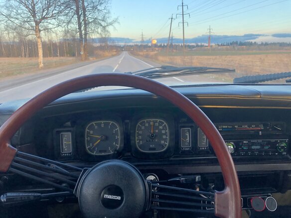 1977 Mazda 929 LA2, коричневый - вид 13