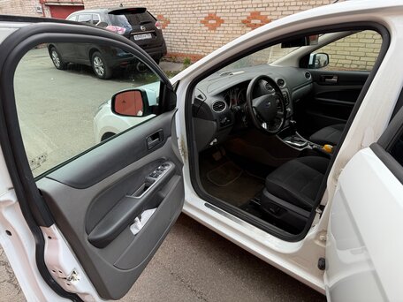 2011 Ford Focus II Рестайлинг, белый, 799000 рублей, вид 5
