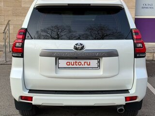2021 Toyota Land Cruiser Prado 150 Series Рестайлинг 3, белый, 5690000 рублей, вид 3