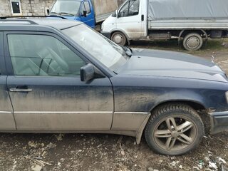 1994 Mercedes-Benz E-Класс 220 I (W124), чёрный, 350000 рублей, вид 4