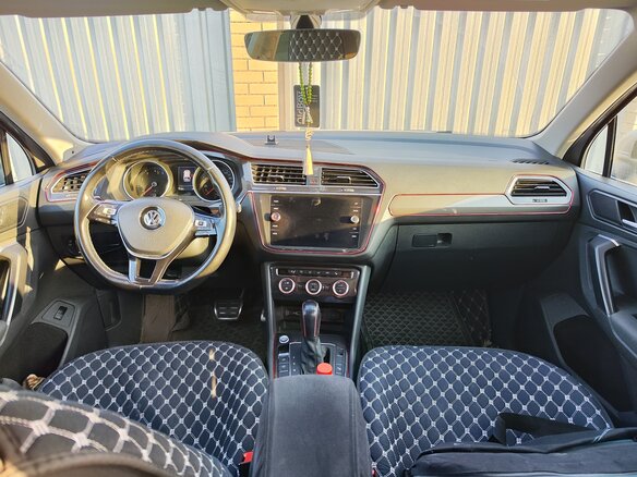 2018 Volkswagen Tiguan II, серебристый, 2545000 рублей - вид 9