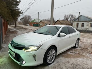 2015 Toyota Camry VII (XV50) Рестайлинг, белый, 2100000 рублей, вид 1