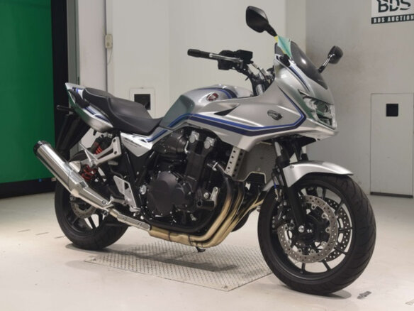 2023 Honda CB 1300, серебристый, 820000 рублей - вид 1
