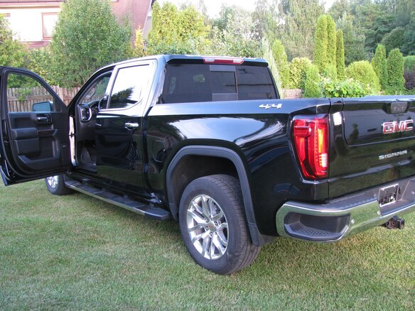 2020 GMC Sierra Crew Cab 10-speed IV, чёрный, 3750000 рублей - вид 1