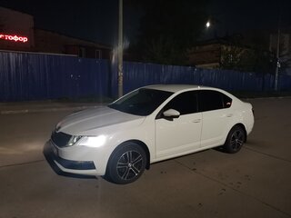 2019 Skoda Octavia III (A7) Рестайлинг, белый, 1350000 рублей, вид 2