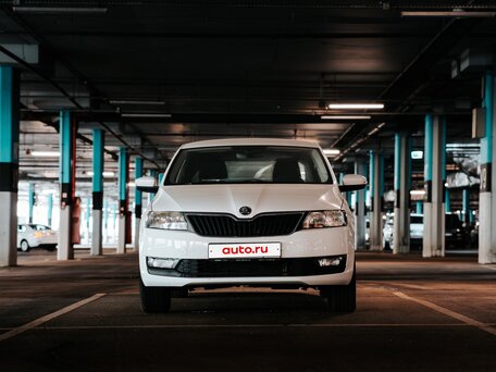 2018 Skoda Rapid I Рестайлинг, белый, 600000 рублей, вид 4