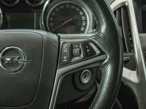 2013 Opel Astra GTC J Рестайлинг, красный - вид 18