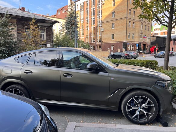 2021 BMW X6 40i III (G06), коричневый - вид 2