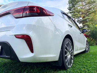 2019 Kia Rio IV, белый, 1450000 рублей, вид 4