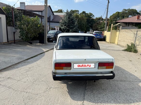 2004 Lada (ВАЗ) 2107, белый, 170000 рублей - вид 3