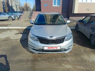 2016 Kia Rio III Рестайлинг, серебристый, 1115000 рублей, вид 2