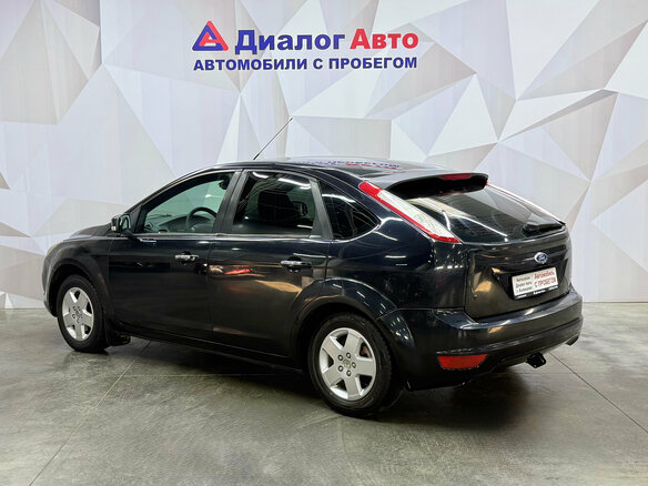2010 Ford Focus II Рестайлинг, чёрный - вид 3