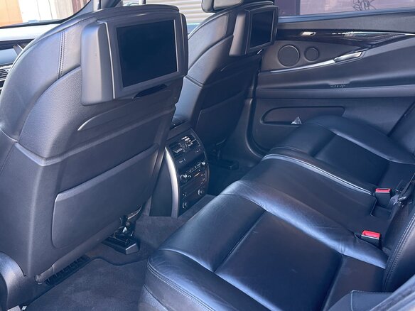 2011 BMW 5 серии Gran Turismo 550i xDrive VI (F10/F11/F07), чёрный, 1670000 рублей - вид 9
